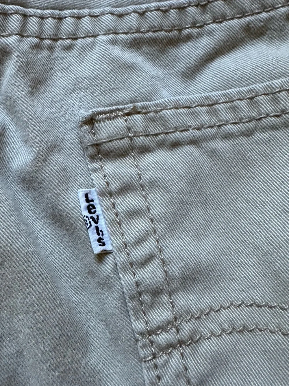 Levi's 514 Straight Fit Khaki Jeans 26x30‎ (Tagged 31x32 Runs Small) Neutral